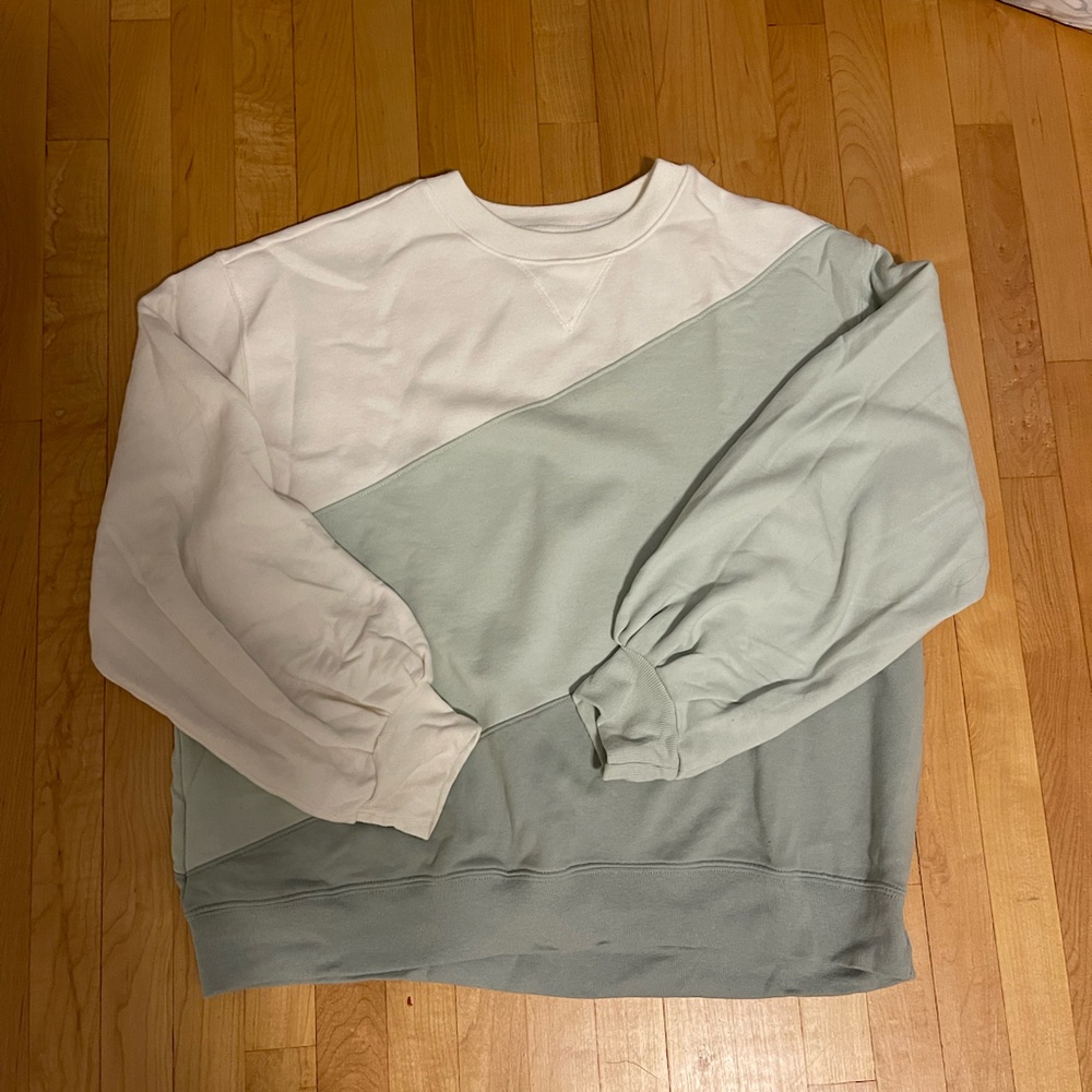 Abercrombie & Fitch crewneck sweater